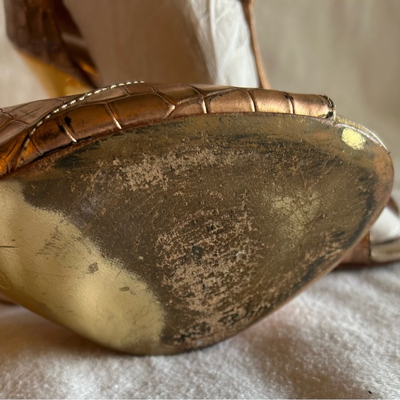 Comme Il Faut, 37 Copper embossed leather T-strap butterfly toe 3.5” heel. - Picture 3 of 4